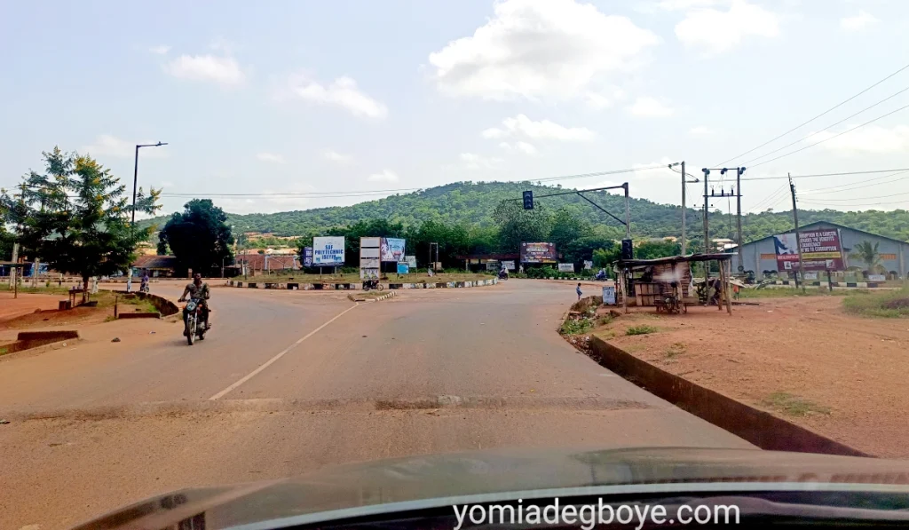 Entering Ìsẹ́yìn town after several decades. 